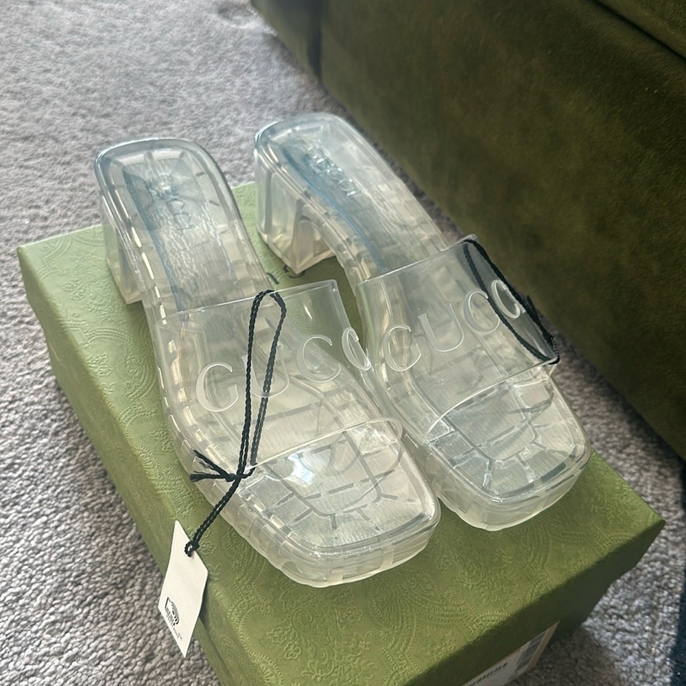 BNWT Gucci transparent jelly slides